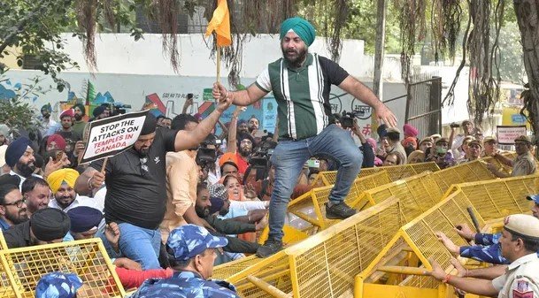 Indian protest at Canadian Embassy over attack on temples