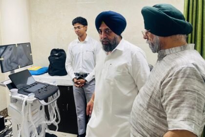 Sardar Hardeep Singh, President, Delhi Sikh Gurdwara Management Committee, taking information about health services at Kalka Hospital