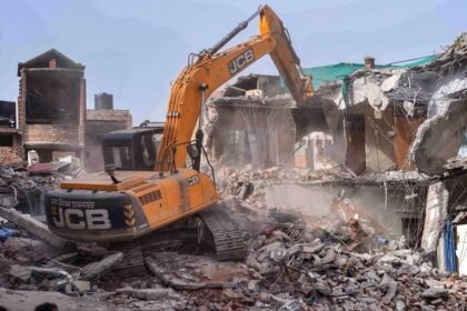 bulldozer action in Delhi